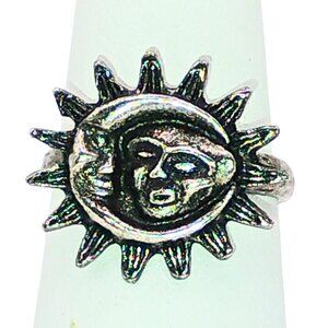 Vintage Womens Silver Plated Sun & Moon Ring Size 7.5 Celestial Modernist Witchy